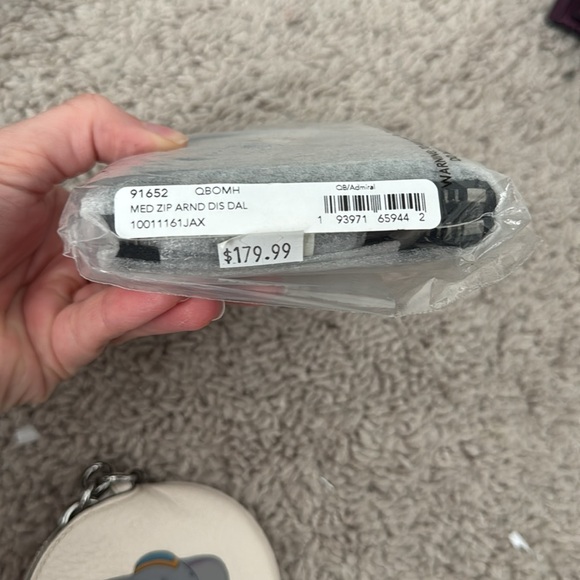 Brand New 101 Dalmatians Medium Zip Wallet - Picture 2 of 4